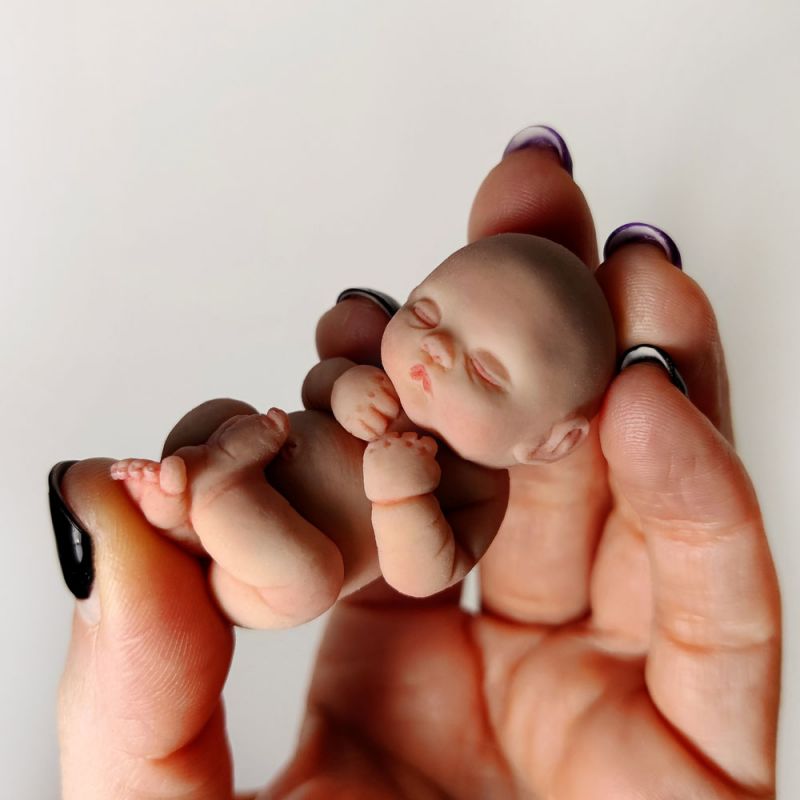 Solid silicone miniature sleeping baby Simon(e) 5,7 cm (2,24")